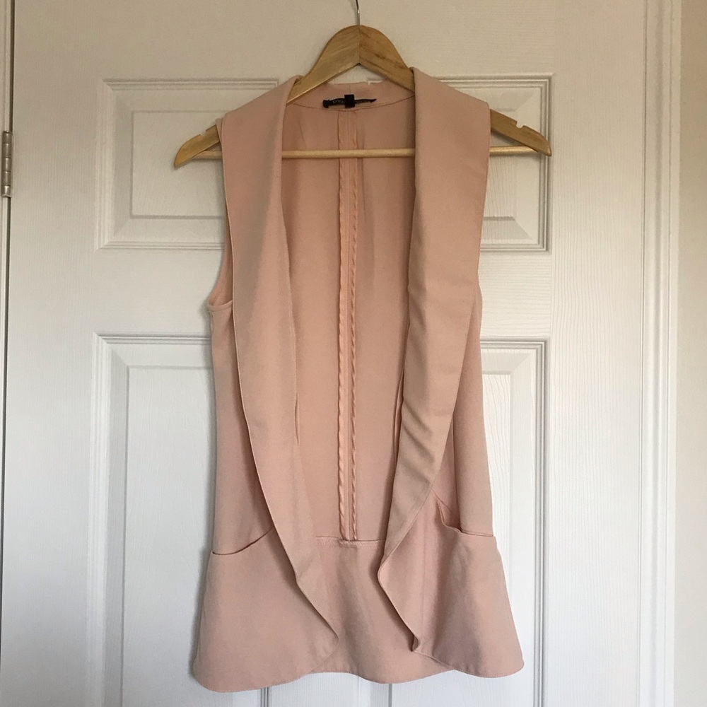 Dynamite Short sleeved pink blazer